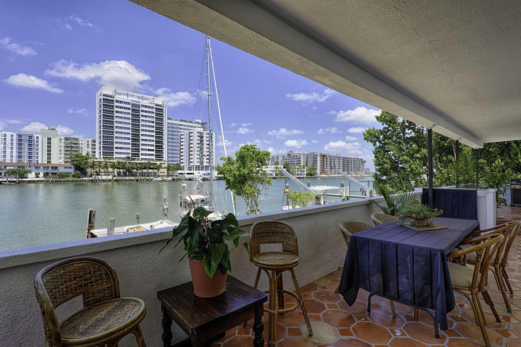 Miami Whitehouse Apartments North Bay Village Esterno foto