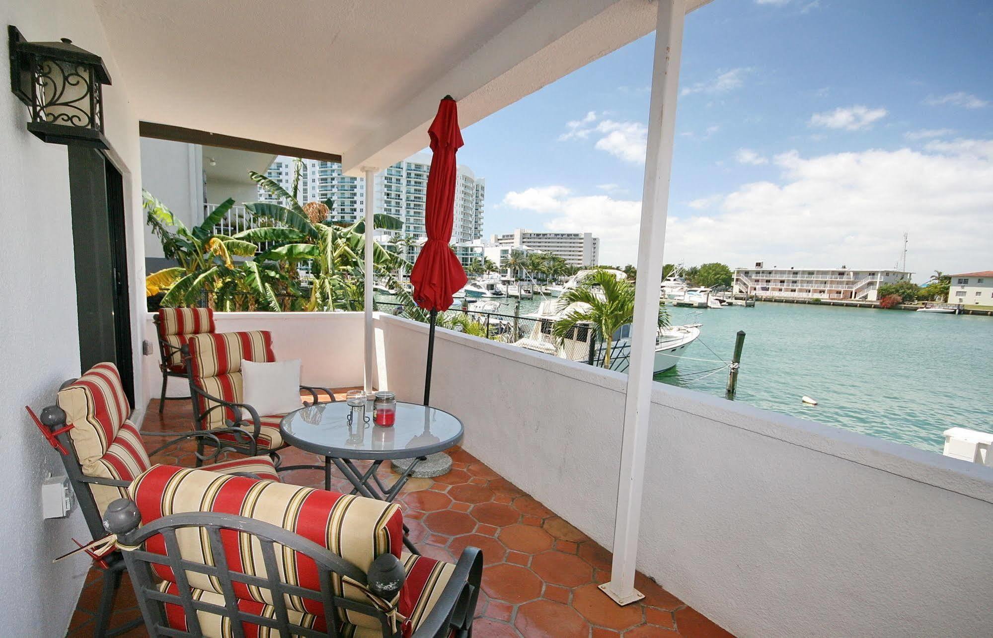Miami Whitehouse Apartments North Bay Village Esterno foto